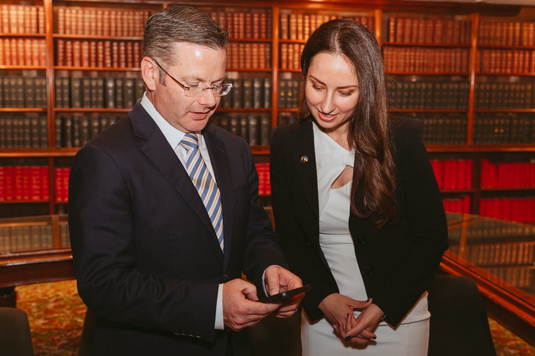 ukrayina priznachila golovu sojuzu ukrayinskih organizacij avstraliyi pochesnim konsulom v sidneyi e2e486f