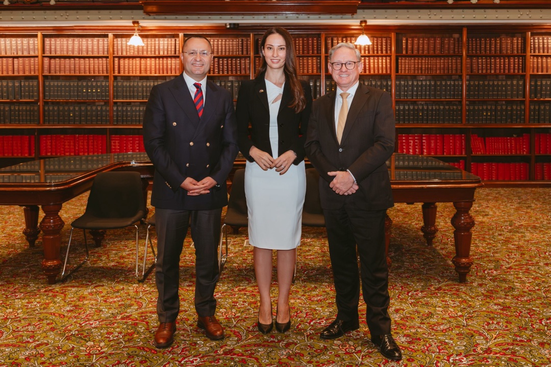 ukrayina priznachila golovu sojuzu ukrayinskih organizacij avstraliyi pochesnim konsulom v sidneyi f2f56f0