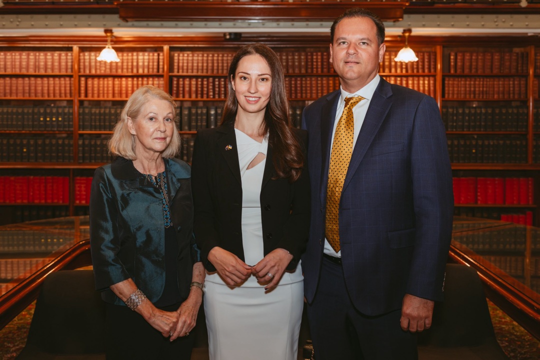 ukrayina priznachila golovu sojuzu ukrayinskih organizacij avstraliyi pochesnim konsulom v sidneyi ffed890