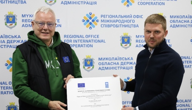 ЄС передав Миколаєву 36 комплектів сонячних енергосистем для критичної інфраструктури