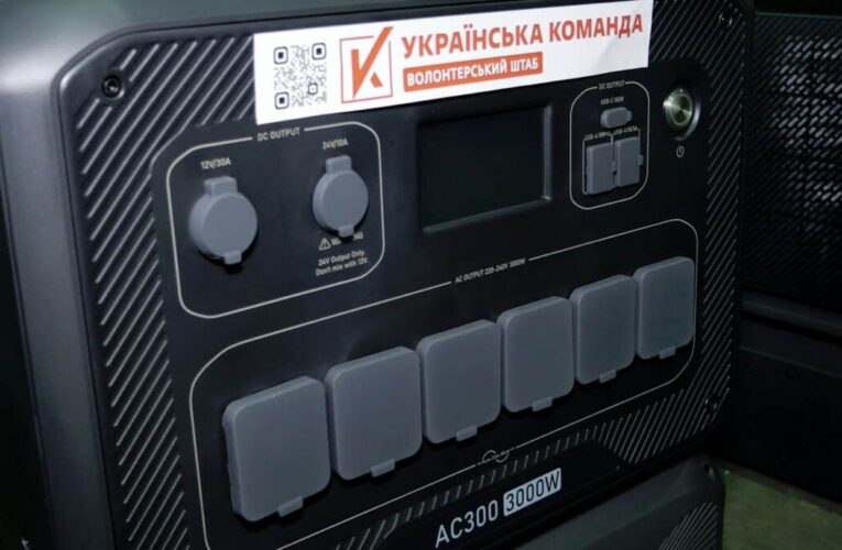 «Українська команда» передала зарядні станції бійцям 44 бригади