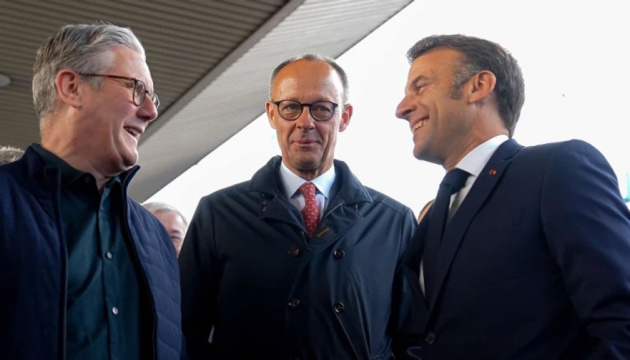 Лідери Європейської трійки проводять у Лондоні зустріч щодо мирного плану для України