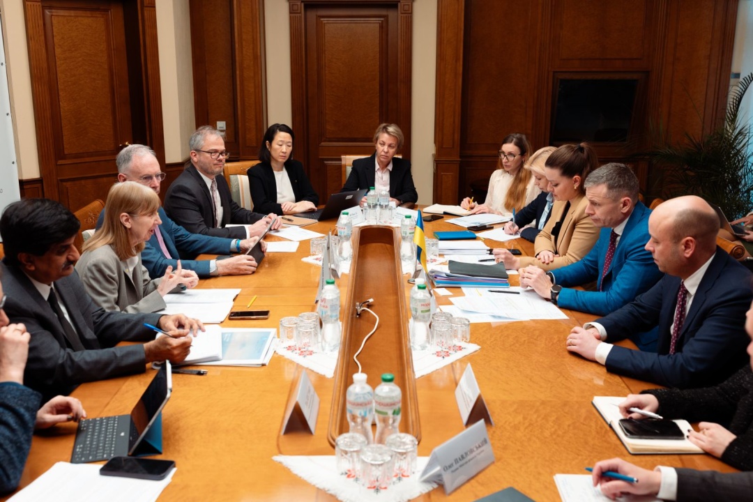 marchenko obgovoriv iz komandoju svitovogo banku bjudzhetni potrebi i kvartalu 1e42593