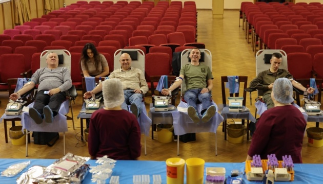 Працівники ДКВС здали 35 літрів крові для поранених військових та цивільних