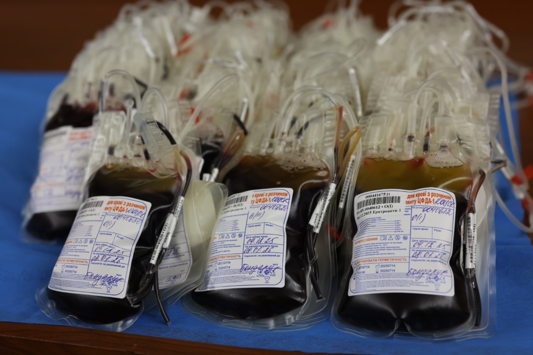 pracivniki dkvs zdali 35 litriv krovi dlja poranenih vijskovih ta civilnih 7a100a9