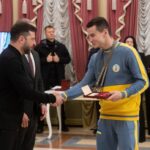 prezident nagorodiv sportsmena z porushennjam sluhu z bukovini jakij stav chempionom svitu z karate 26fbcd2