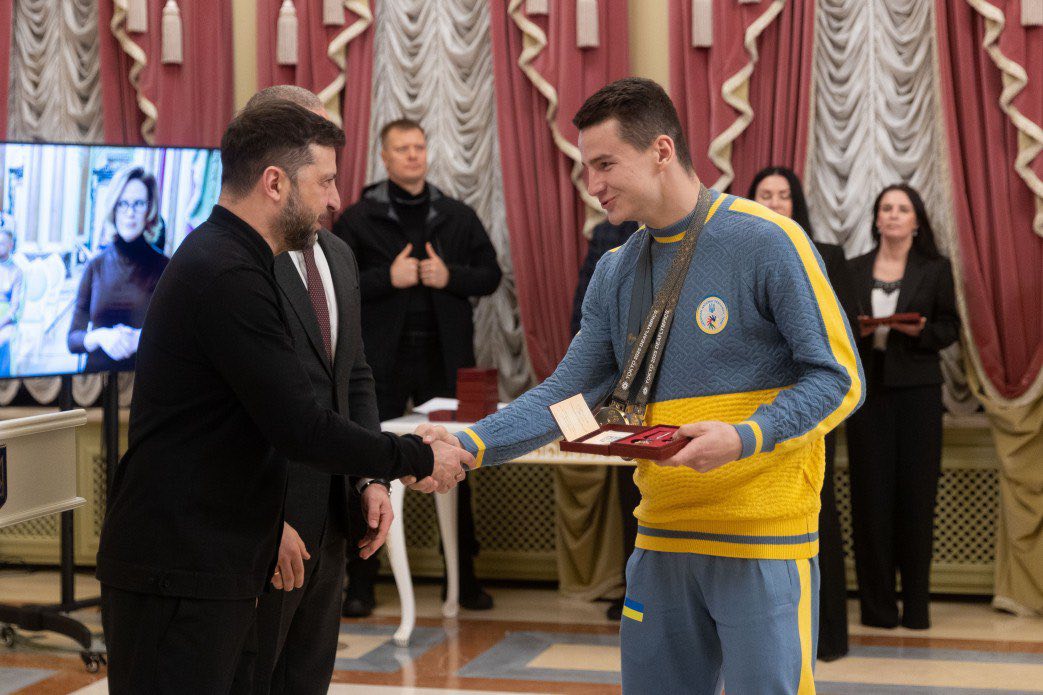 prezident nagorodiv sportsmena z porushennjam sluhu z bukovini jakij stav chempionom svitu z karate 26fbcd2