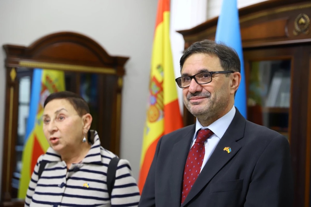 Рікардо Лопес-Аранда Хагу (справа)