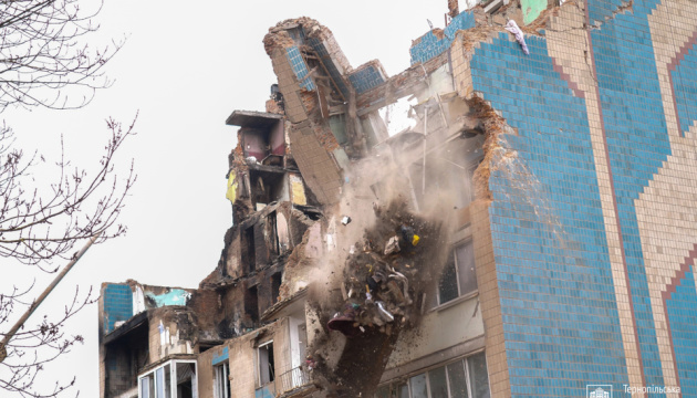 u ternopoli rozpochali demontuvati budinok u jakij vluchila rosijska raketa bbf3270