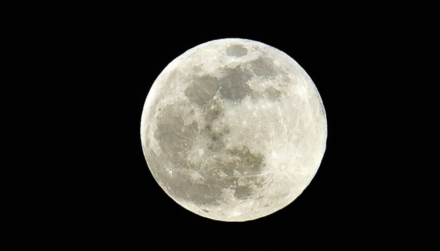 Українці у ніч на 5 грудня побачать Холодний супермісяць