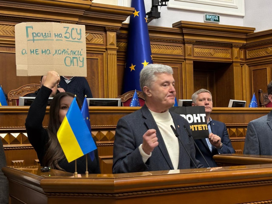 yevrosolidarnist zablokuvala tribunu radi ta vimagaye vidstavki urjadu zasidannja peredchasno zakrili d03f6e0