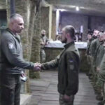 Мер Києва Віталій Кличко систематично підтримує бійців на фронті і привіз допомогу від киян 13 підрозділам