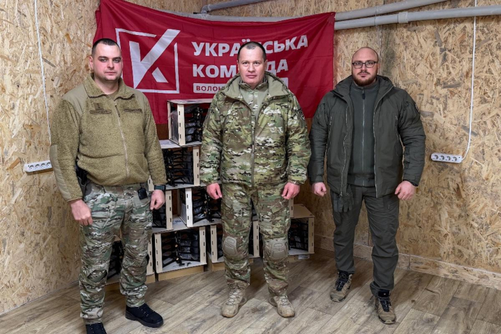 Артур Палатний передав на фронт від "Української команди" нову партію дронів 28 та 63 бригадам