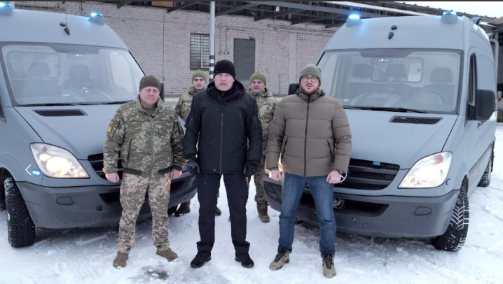 «Українська команда» передала машину «швидкої допомоги» 20 армійському корпусу