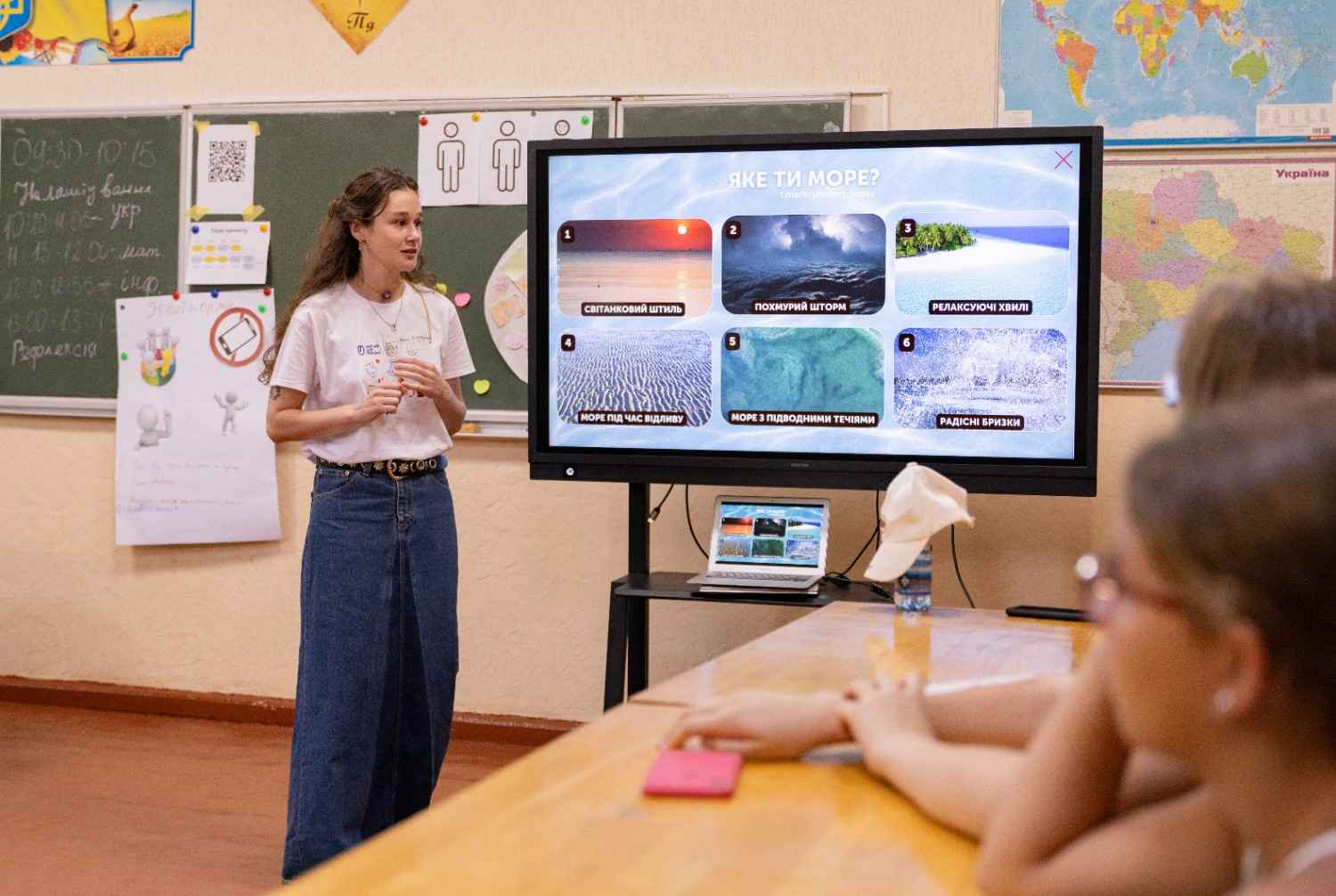 У громаді на Буковині молодим вчителям та вихователям одноразово виплачуватимуть по 100 тисяч гривень