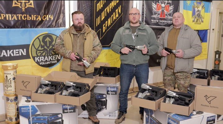 «Українська команда» передала антидронові сіткомети та генератори бійцям Збройних Сил України 4 «Українська команда» передала антидронові сіткомети та генератори бійцям Збройних Сил України