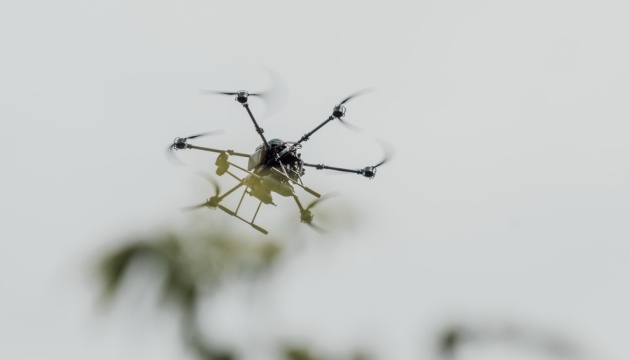 Десантники дронами знищили в Курській області російський склад БПЛА, боєприпасів і техніки 6 desantniki dronami znishhili v kurskij oblasti rosijskij sklad bpla boyepripasiv i tehniki 853aa61