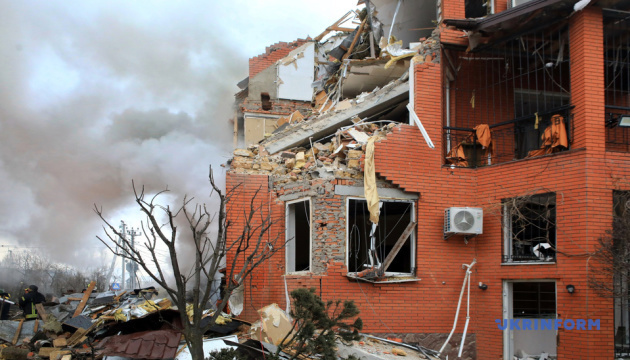 Кількість постраждалих через російську атаку на Київщині зросла до 17