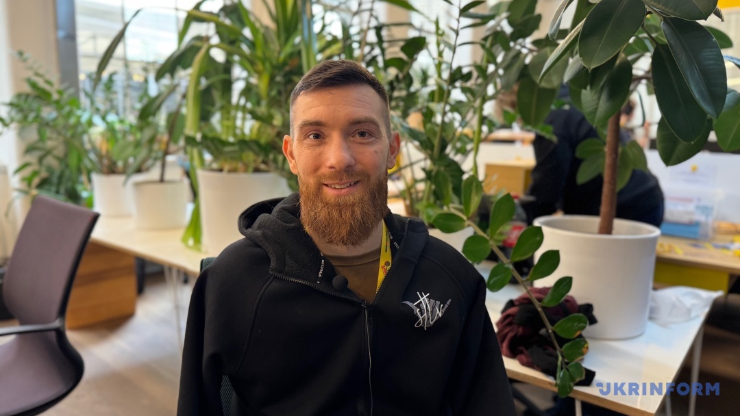 pavel zustrivsja z ukrayinskim veteranom jakomu chehi zbirajut koshti na protezuvannja ruk 2bf7e84