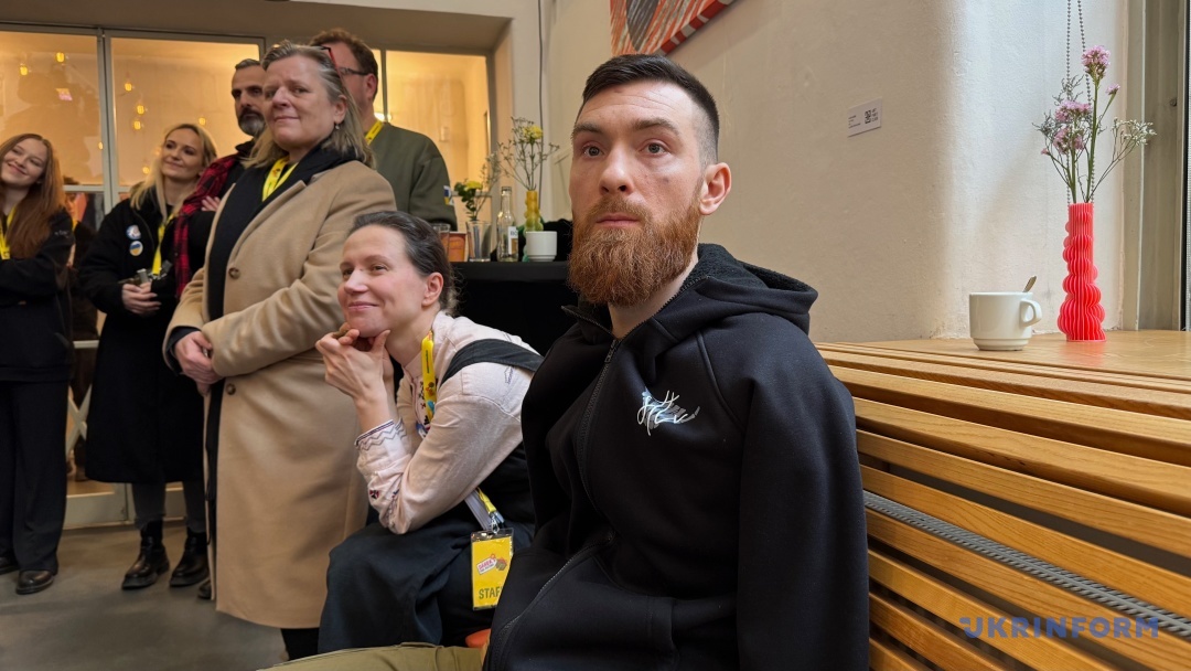 pavel zustrivsja z ukrayinskim veteranom jakomu chehi zbirajut koshti na protezuvannja ruk 7f76176