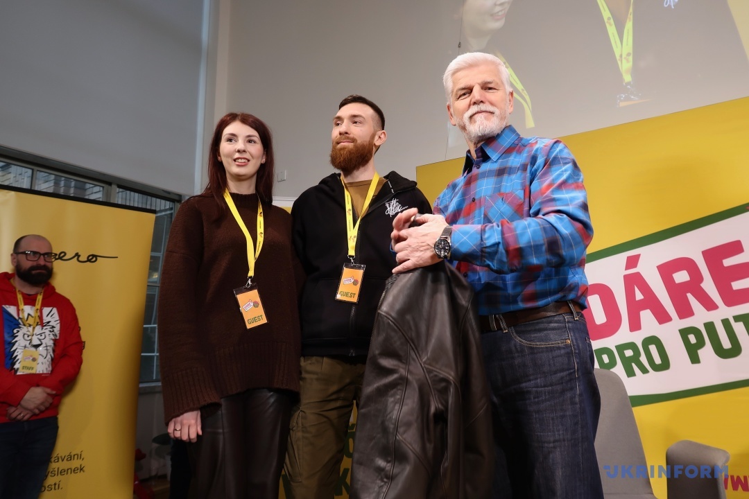 pavel zustrivsja z ukrayinskim veteranom jakomu chehi zbirajut koshti na protezuvannja ruk e59f7f9