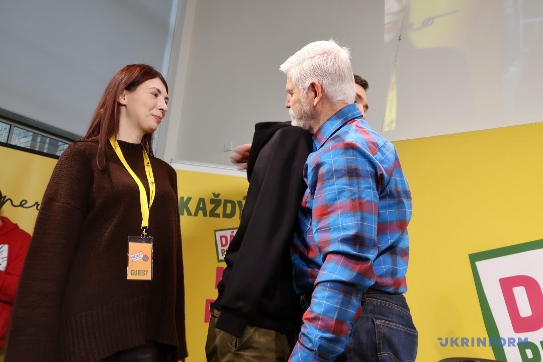 pavel zustrivsja z ukrayinskim veteranom jakomu chehi zbirajut koshti na protezuvannja ruk f4a76bf