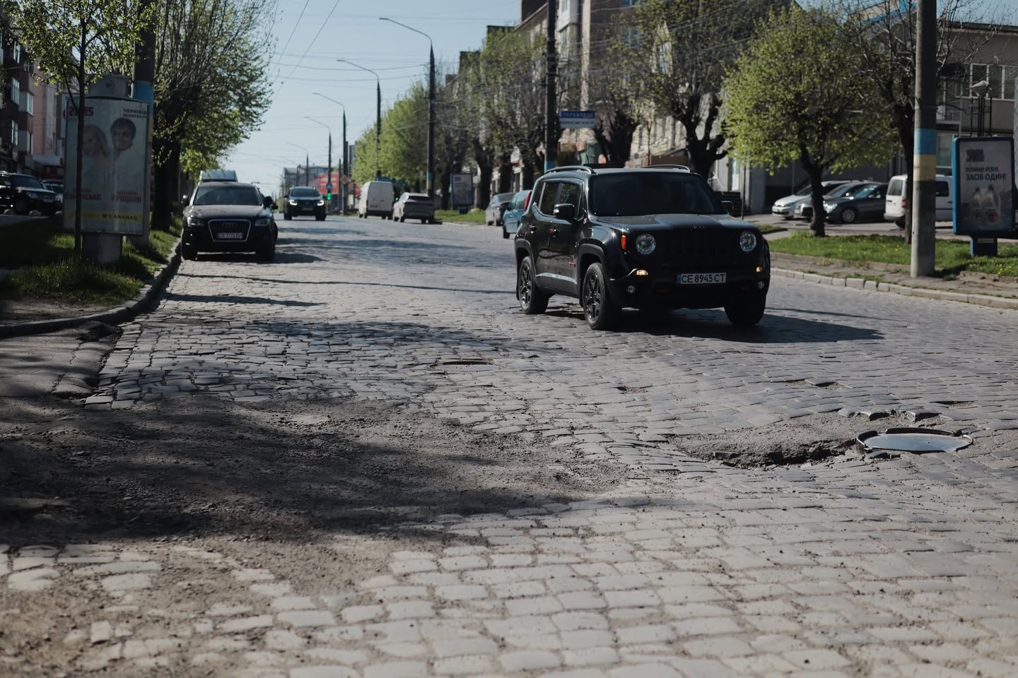 u chernivcjah na misjac povnistju perekrili odnu z vulic cherez remont golovnoyi de same ta jaki shhe dijut obmezhennja 90f686e