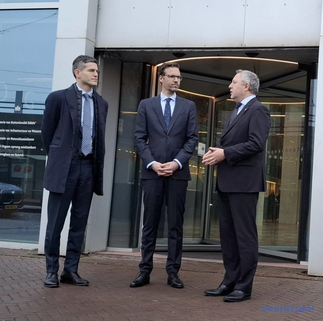 u gaazi na budivli mzs pidnjali ukrayinskij prapor 34e7179