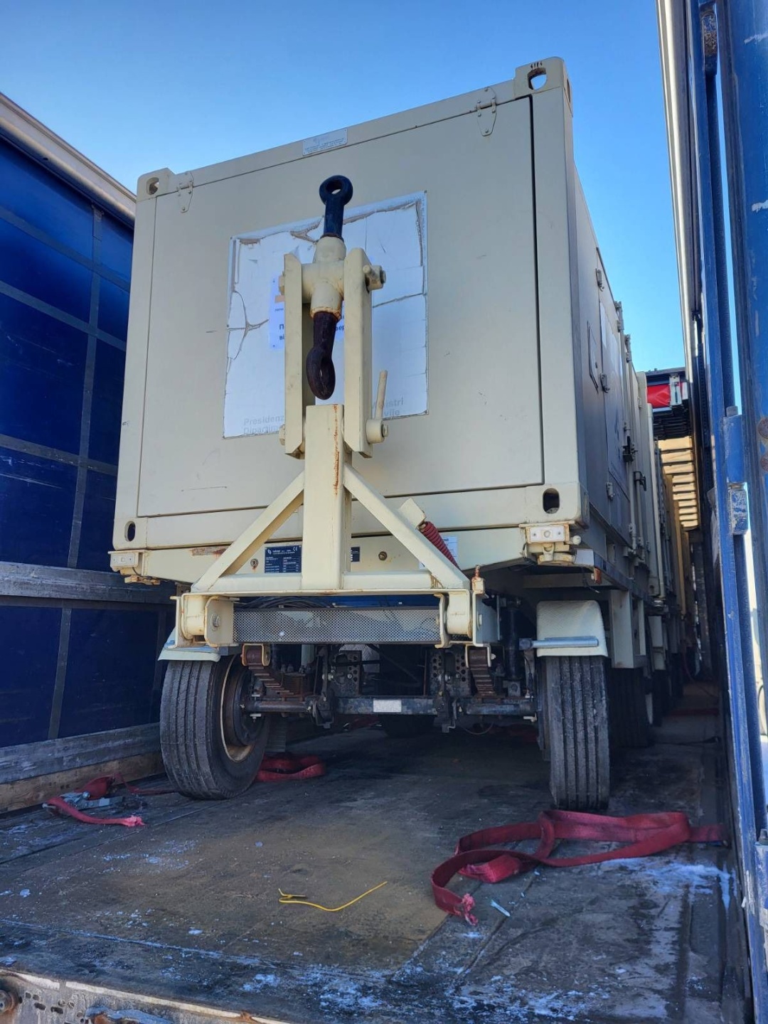 v ukrayinu privezli 10 potuzhnih generatoriv z italiyi 83eac92