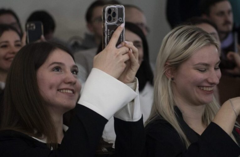 Впливати на майбутнє громади: у Чернівцях триває набір на молодіжний тренінг «Youth Connect for Ukraine»