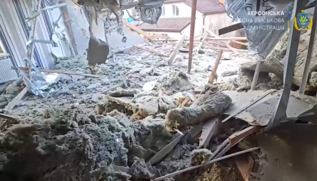 Армія РФ вночі атакувала Центральний район Херсона, є пошкодження