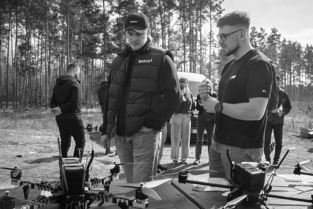 bilsha dalnist i zahishhenij zvjazok minoboroni testuye nove pokolinnja bomberiv f91c623