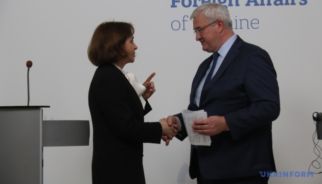 bolgariju takozh shantazhuvala rosija tomu vona rozumiye ukrayinu i pidtrimuye yiyi glava mzs 752e1df