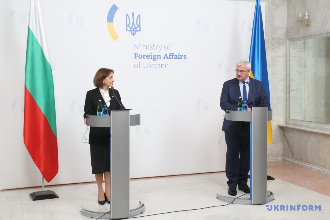 bolgariju takozh shantazhuvala rosija tomu vona rozumiye ukrayinu i pidtrimuye yiyi glava mzs a33e4ff