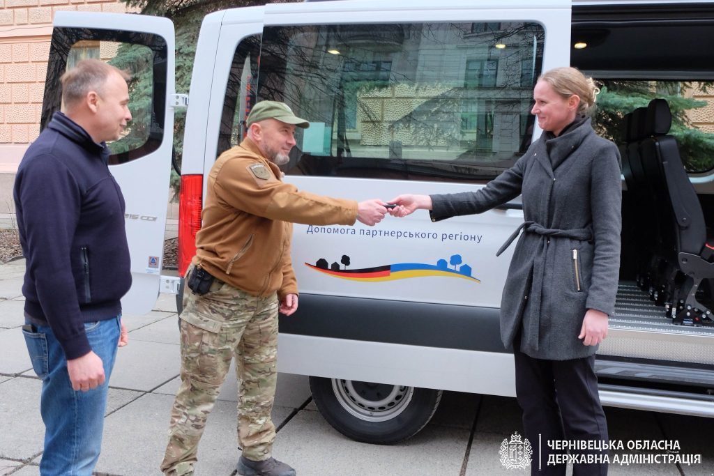 Чернівецька область отримала від Німеччини інклюзивний мікроавтобус для ветеранської спільноти 1 chernivecka oblast otrimala vid nimechchini inkljuzivnij mikroavtobus dlja veteranskoyi spilnoti caae127