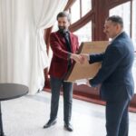 cherniveckij teatr peredav gramotu z nagodi vidkrittja 1905 roku na zberigannnja oblasnomu arhivu eee0647