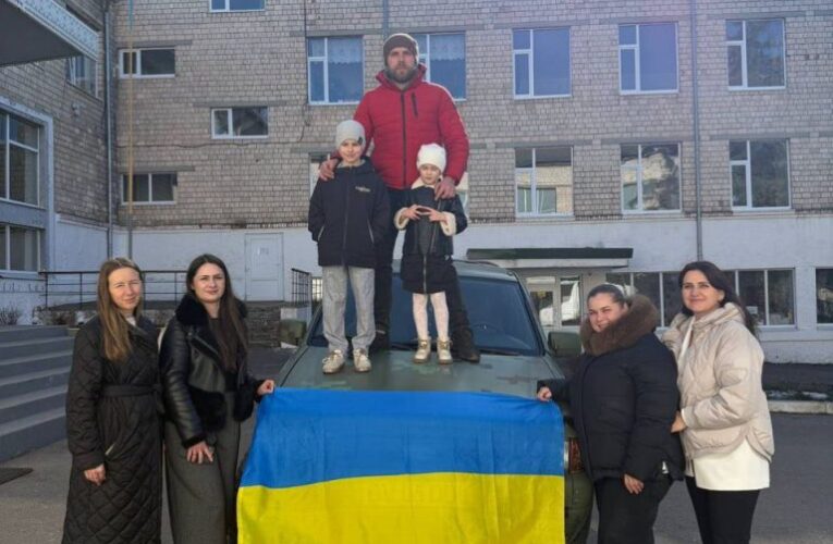 На Буковині колектив ліцею закупив авто для військових