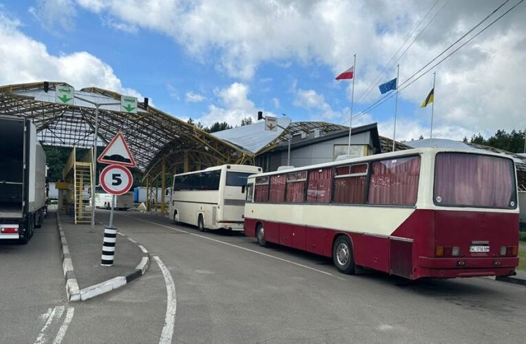 На Буковині перевізники автобусів зможуть бронювати час перетину кордону