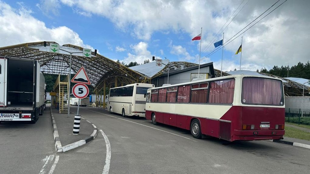 На Буковині перевізники автобусів зможуть бронювати час перетину кордону 6 na bukovini perevizniki avtobusiv zmozhut bronjuvati chas peretinu kordonu 72df60a