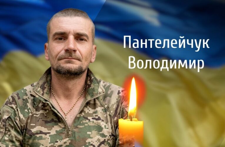 На Буковині прощаються із двома військовими, що загинули на війні з росією