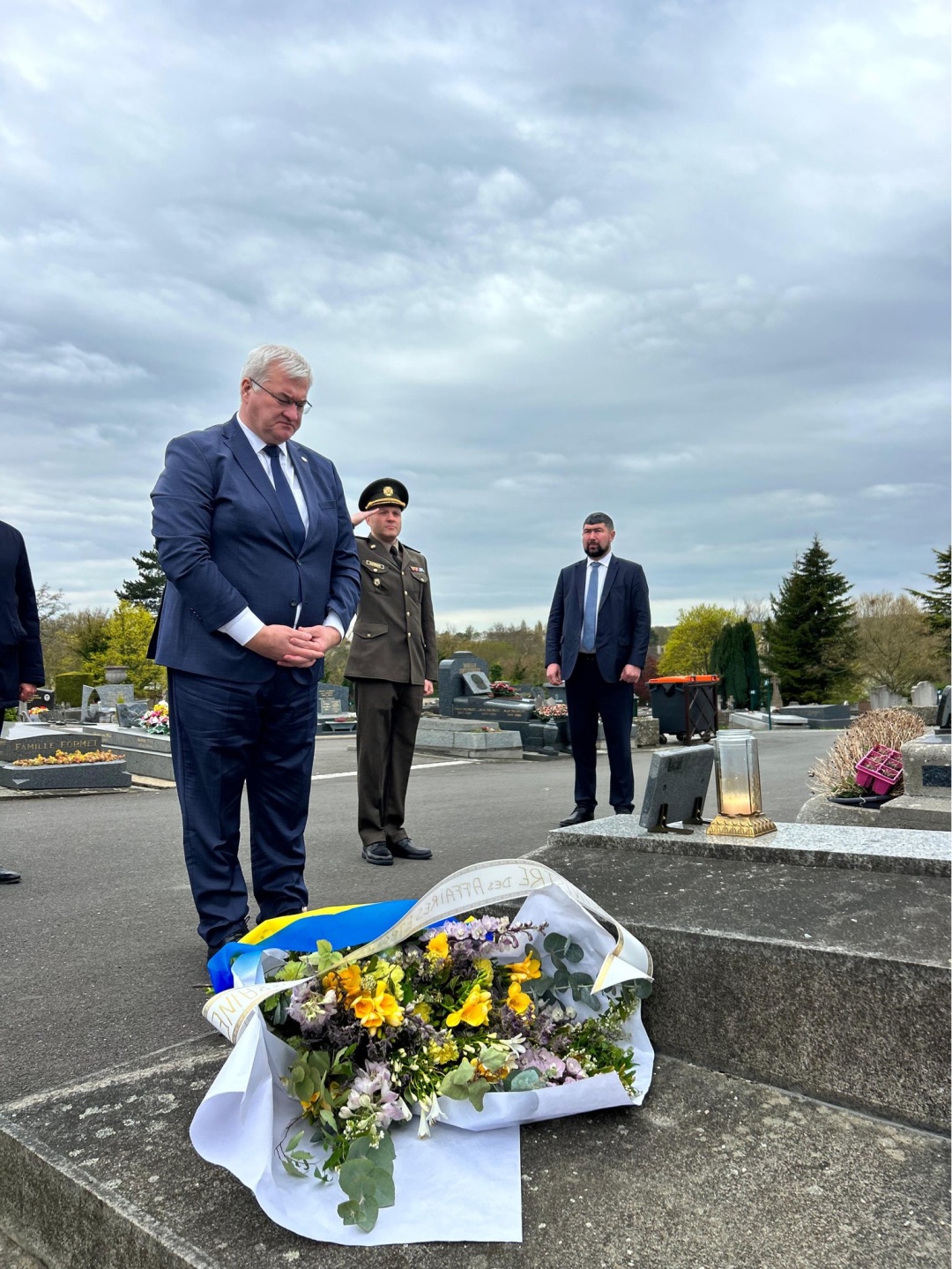 sibiga zustrivsja z ukrayinskoju gromadoju u franciyi c0bfeeb