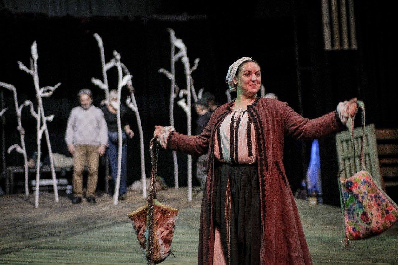 troye aktoriv cherniveckogo muzdramteatru kobiljanskoyi otrimali pochesni zvannja b5aab60