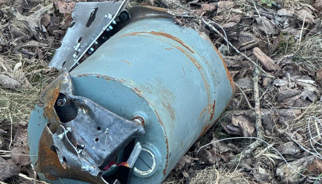 У Києві біля Подільсько-Воскресенського мосту знайшли бойову частину російського БПЛА