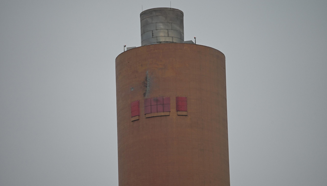 v estoniju z teritoriyi rosiyi zaletiv dron i vrizavsja u trubu elektrostanciyi 679952f