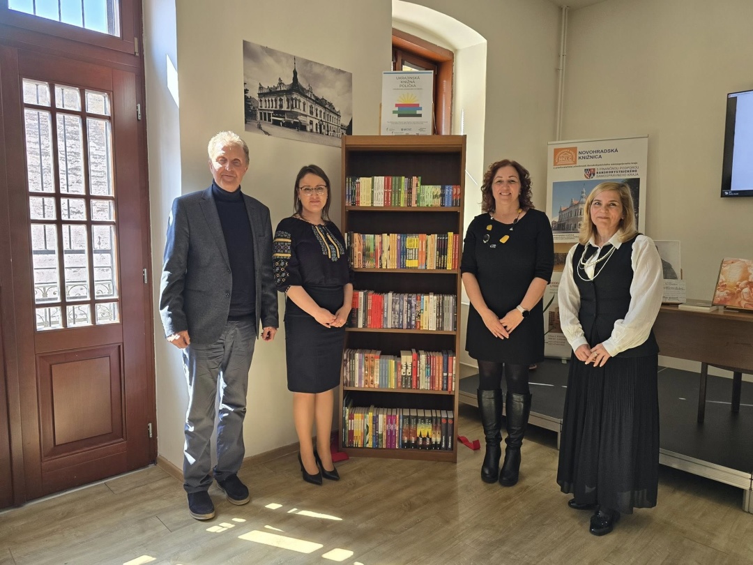 vosmu ukrayinsku knizhkovu polichku vidkrili u slovachchini 2bcb049