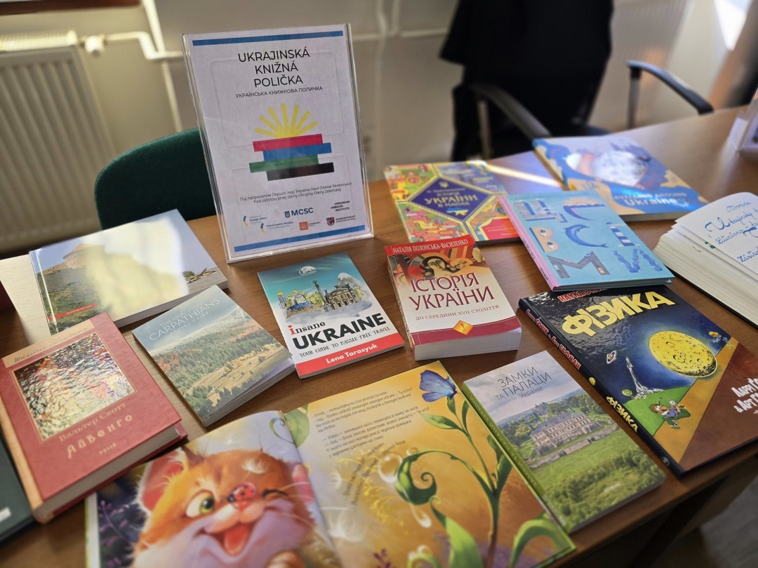 vosmu ukrayinsku knizhkovu polichku vidkrili u slovachchini b2c4918