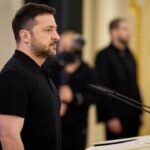 zelenskij vidznachiv civilnih ta vijskovih dobrovolciv i peredav nagorodi rodinam zagiblih 21d9347