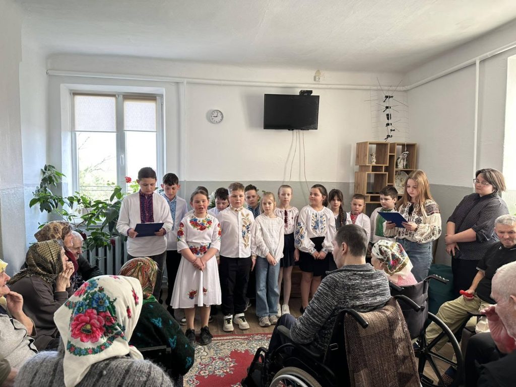 На Буковині у відділенні КНП "Вікнянський центр надання соціальних послуг" систематично організовують концертні програми для підопічних